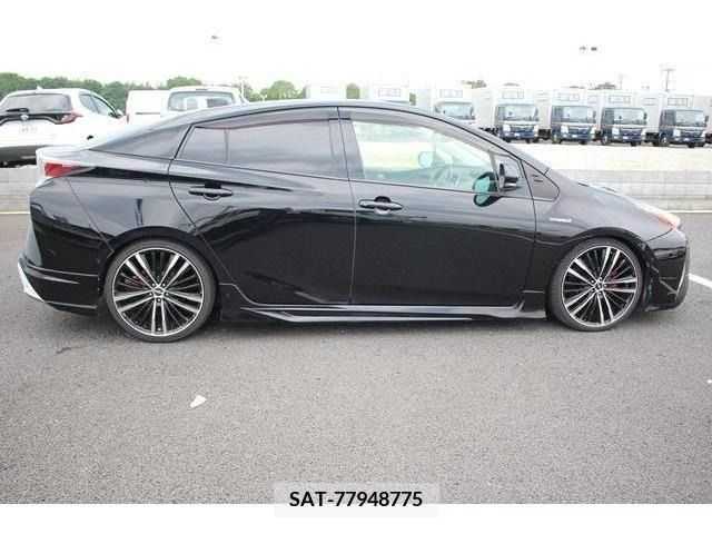 Toyota PRIUS 2016-09 338396-11
