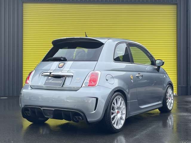 Abarth 695 2011-07 1490-5