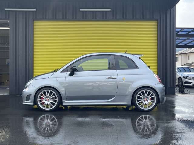 Abarth 695 2011-07 1490-4