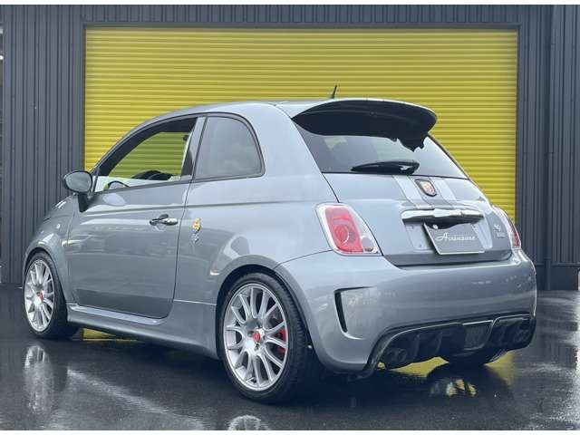 Abarth 695 2011-07 1490-7