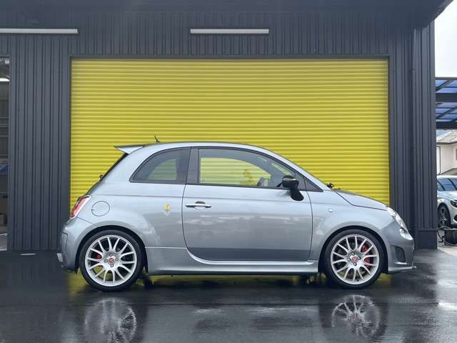 Abarth 695 2011-07 1490-3
