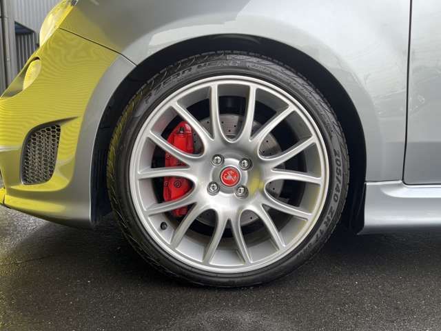 Abarth 695 2011-07 1490-16