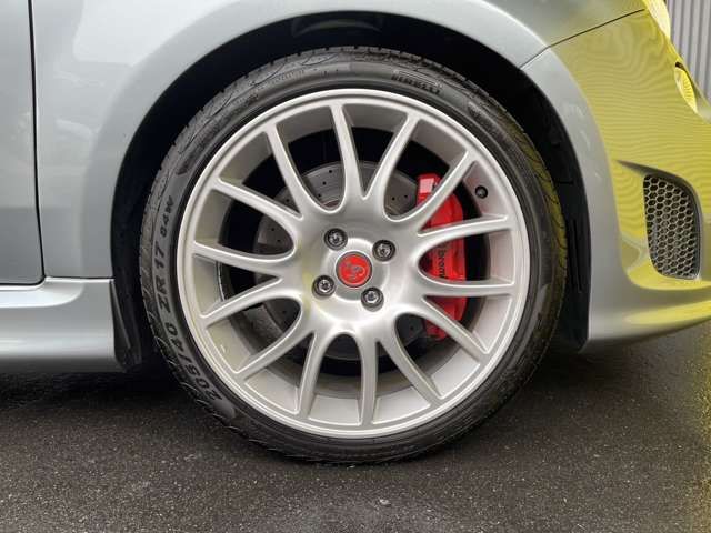 Abarth 695 2011-07 1490-19