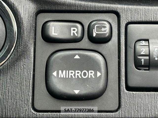 Toyota VITZ 2013-03 221452-7