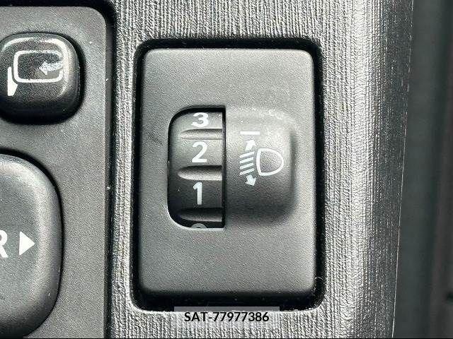 Toyota VITZ 2013-03 221452-8