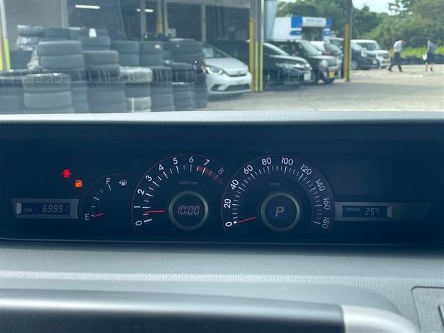 Toyota VOXY 2010-03 191236-14