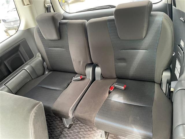 Toyota VOXY 2010-03 191236-4