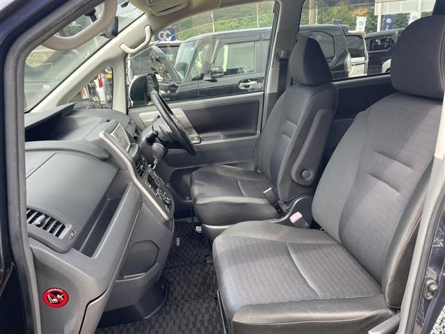 Toyota VOXY 2010-03 191236-2