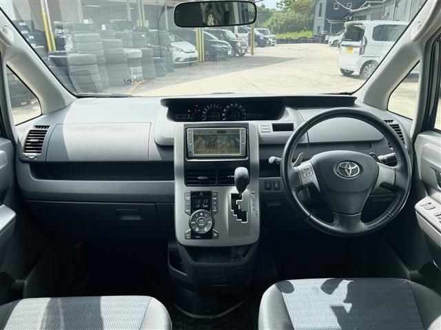 Toyota VOXY 2010-03 191236-1