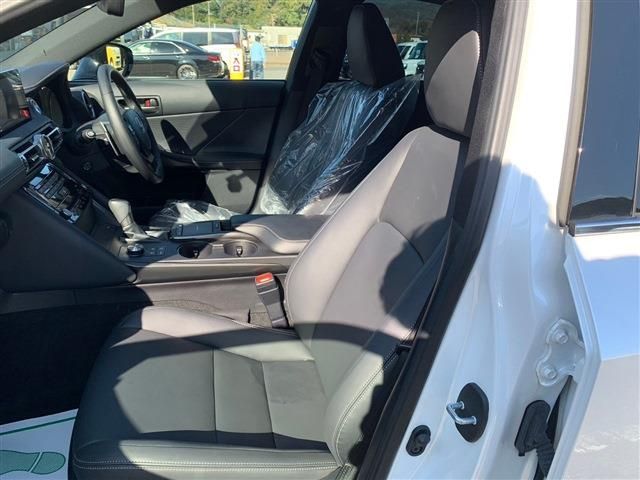Lexus IS 2022-05 28525-2