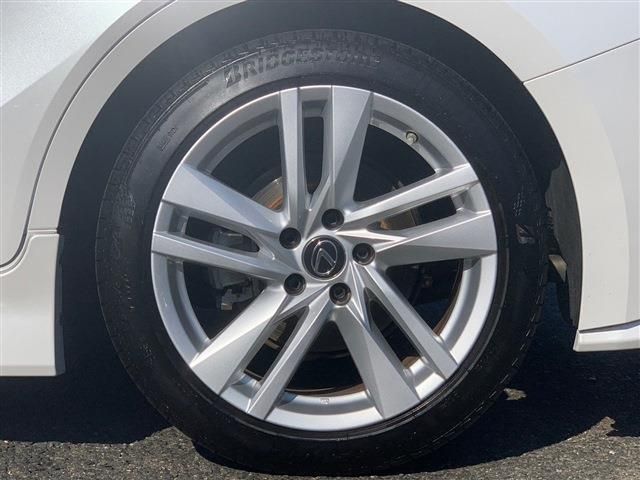 Lexus IS 2022-05 28525-13