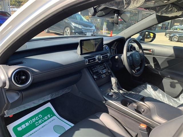 Lexus IS 2022-05 28525-17