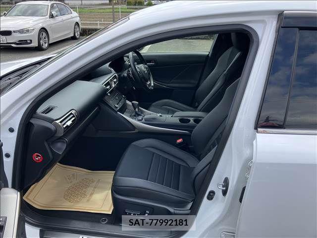 Lexus IS 2016-03 275752-4
