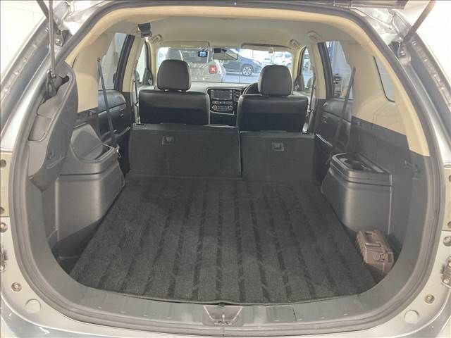 Mitsubishi OUTLANDER PHEV 2013-02 22713-13