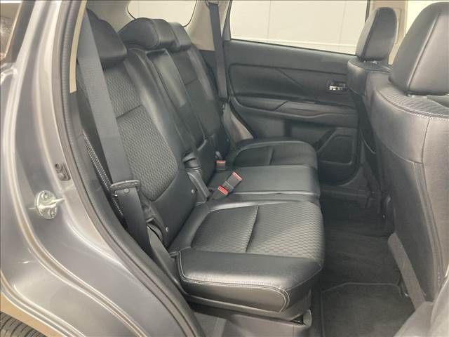 Mitsubishi OUTLANDER PHEV 2013-02 22713-12