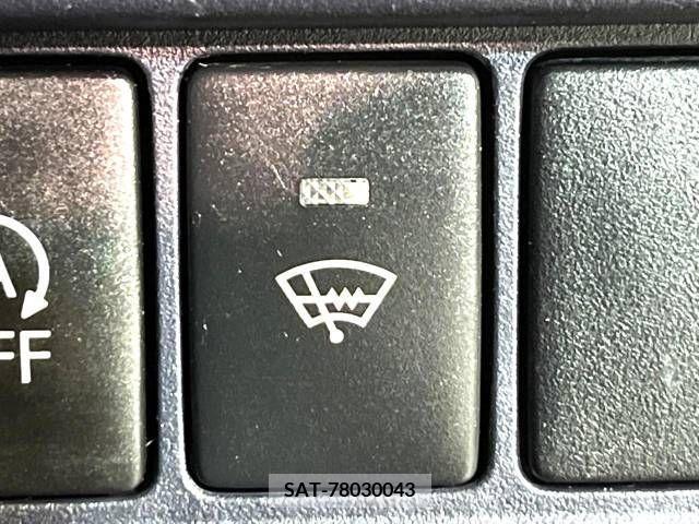 Toyota VOXY 2015-10 370403-5