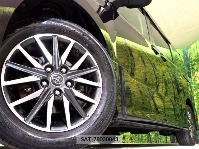 Toyota VOXY 2015-10 370403-13