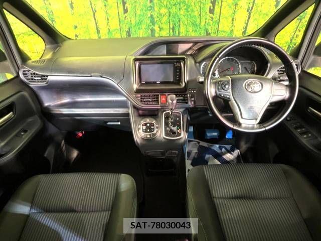 Toyota VOXY 2015-10 370403-1