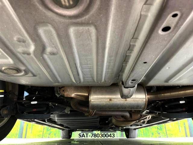 Toyota VOXY 2015-10 370403-19