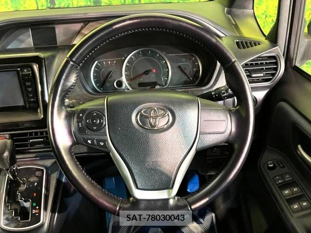 Toyota VOXY 2015-10 370403-11