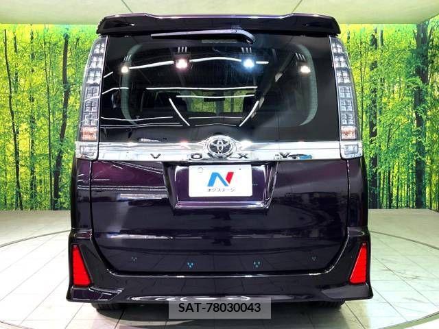 Toyota VOXY 2015-10 370403-15