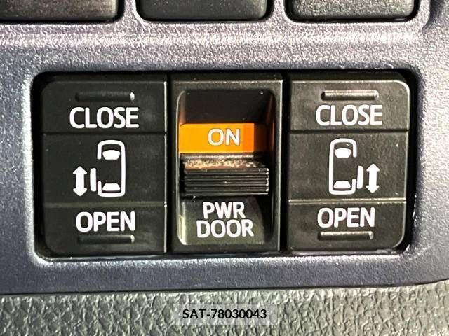 Toyota VOXY 2015-10 370403-6