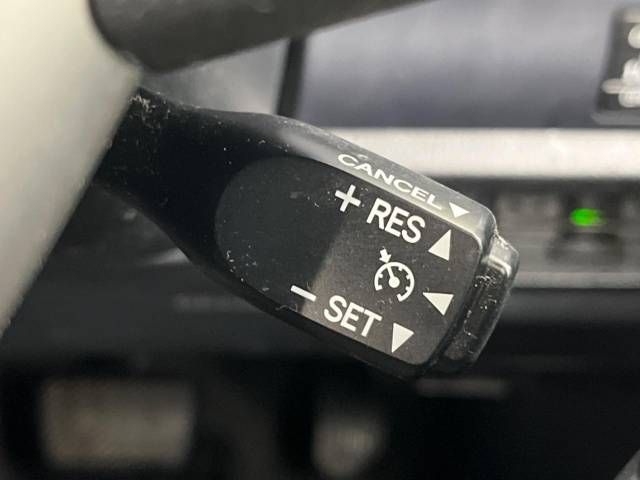 Toyota VOXY HYBRID 2015-01 187114-7