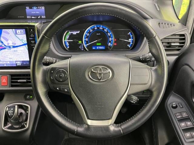 Toyota VOXY HYBRID 2015-01 187114-12