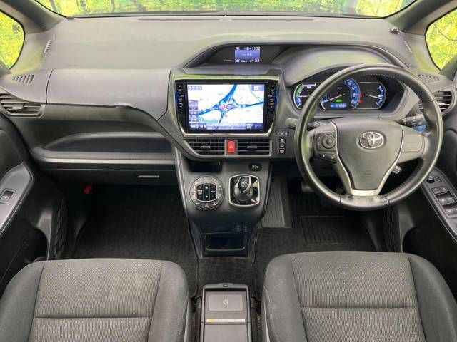 Toyota VOXY HYBRID 2015-01 187114-1