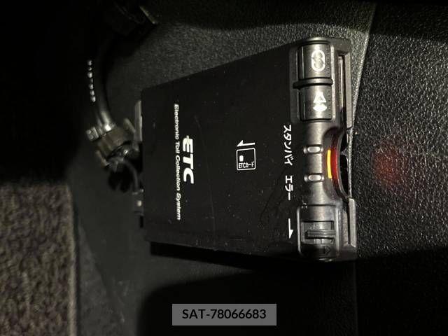 Nissan JUKE 2013-08 320510-6