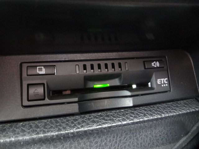 Toyota VOXY HYBRID 2019-07 182756-17