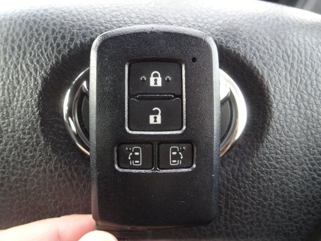 Toyota VOXY HYBRID 2019-07 182756-14