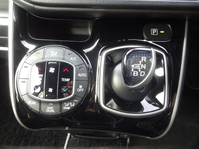 Toyota VOXY HYBRID 2019-07 182756-8