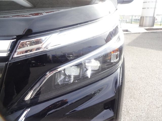 Toyota VOXY HYBRID 2019-07 182756-24