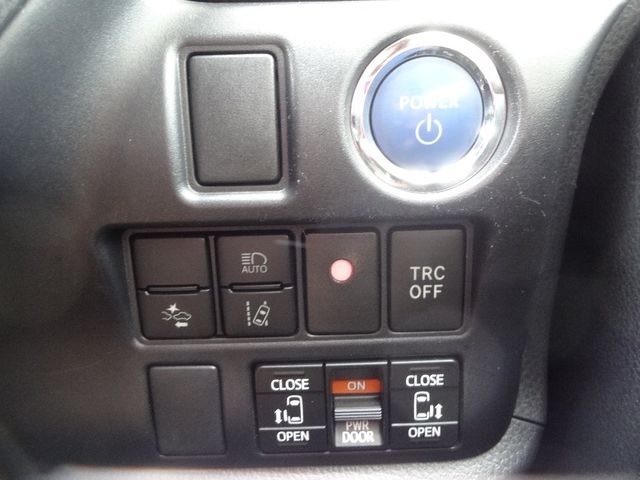 Toyota VOXY HYBRID 2019-07 182756-18