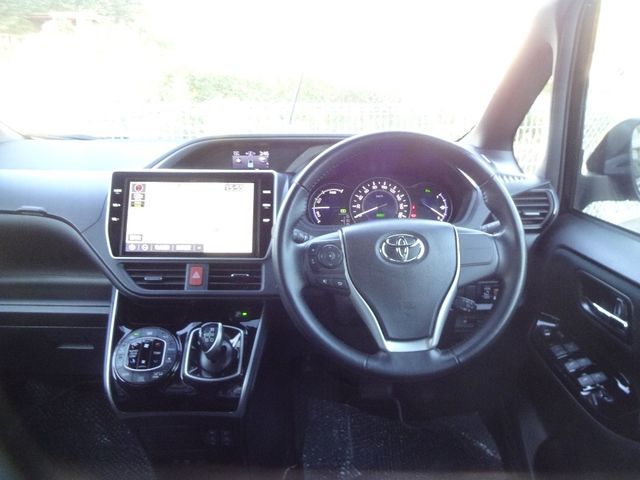 Toyota VOXY HYBRID 2019-07 182756-28