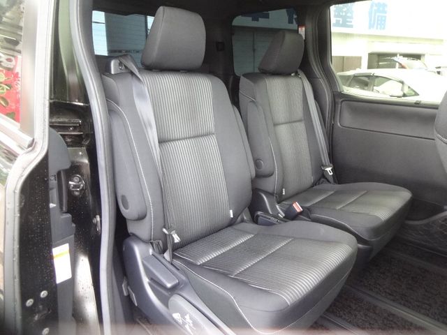 Toyota VOXY HYBRID 2019-07 182756-6