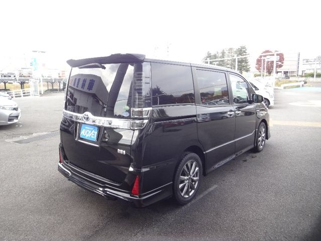 Toyota VOXY HYBRID 2019-07 182756-1