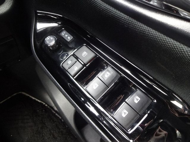 Toyota VOXY HYBRID 2019-07 182756-19