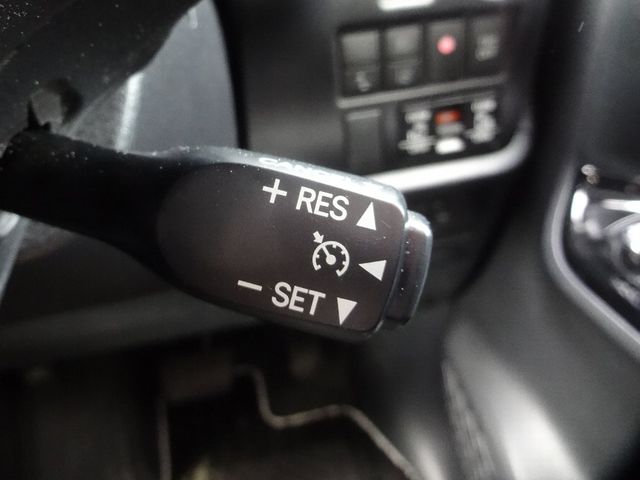 Toyota VOXY HYBRID 2019-07 182756-13