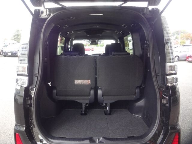 Toyota VOXY HYBRID 2019-07 182756-7