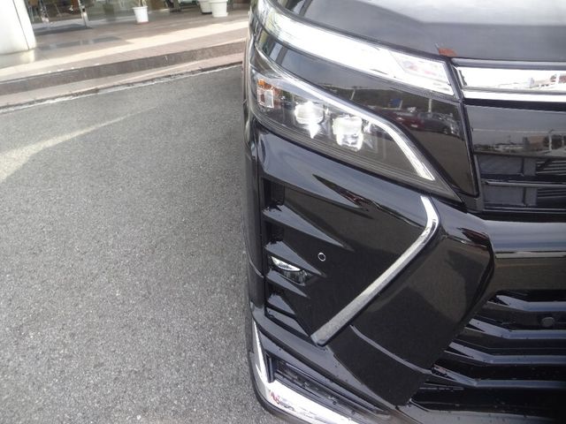 Toyota VOXY HYBRID 2019-07 182756-27