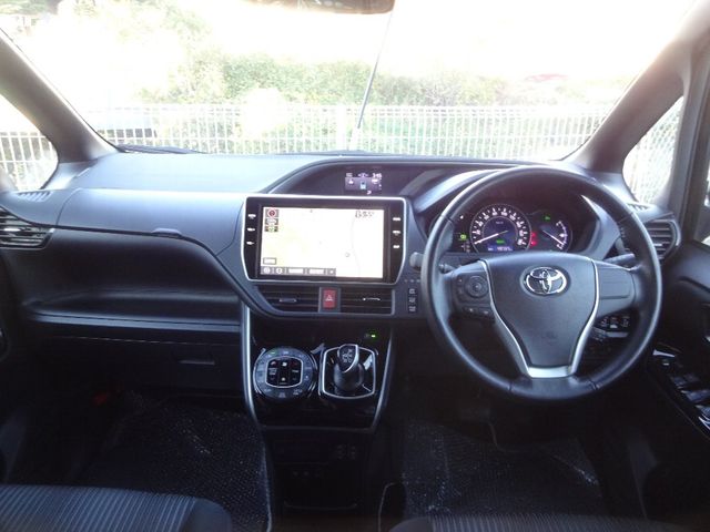 Toyota VOXY HYBRID 2019-07 182756-2