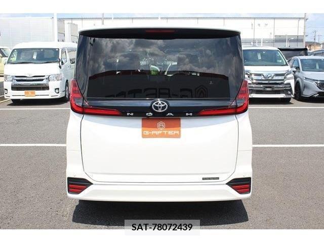 Toyota NOAH 2022-06 365139-9