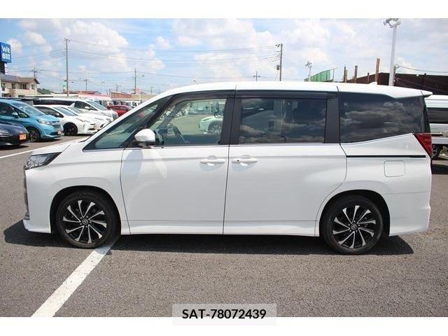 Toyota NOAH 2022-06 365139-8