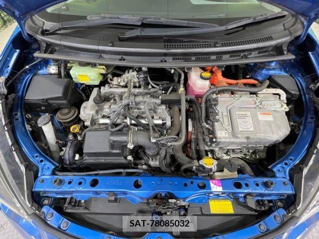 Toyota AQUA 2013-01 377272-16