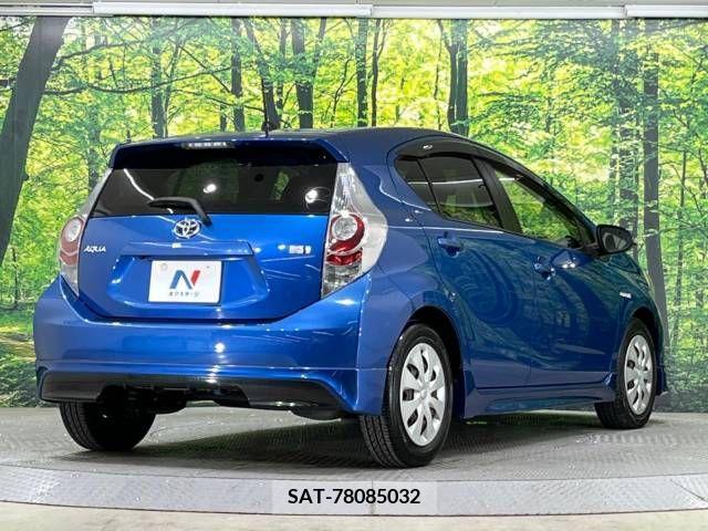Toyota AQUA 2013-01 377272-15