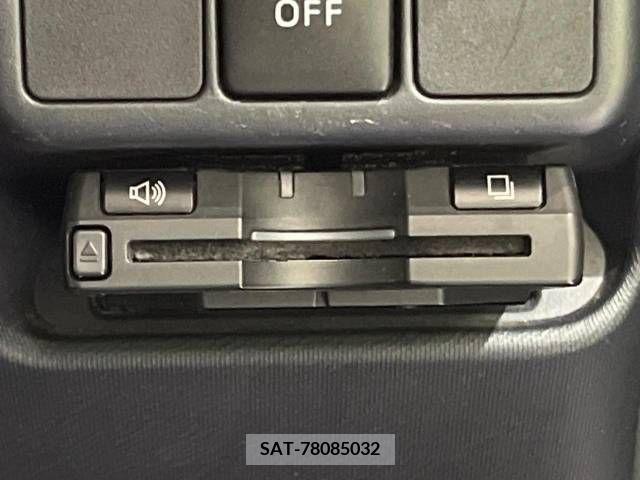 Toyota AQUA 2013-01 377272-4