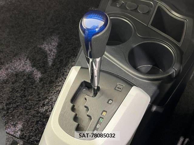 Toyota AQUA 2013-01 377272-18