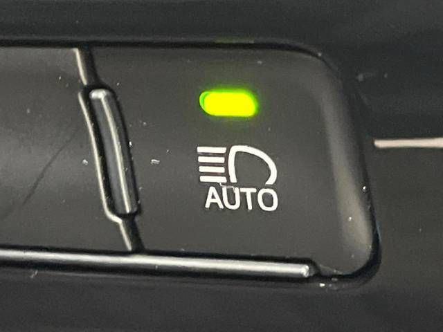 Toyota PRIUS 2019-08 14918-7